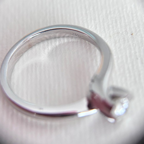 Solitaire ring white gold k18 with diamond like new