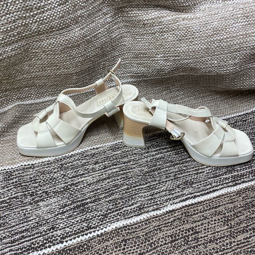 Hispanitas leather sandals like new, size 38, white