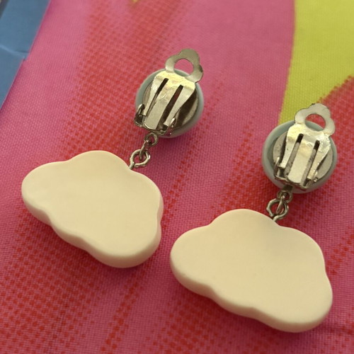 Clip-on cloud-shaped earrings with raindrop design