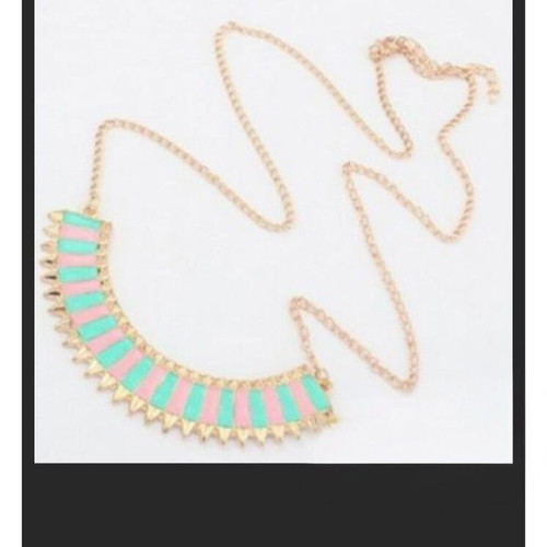 Vintage necklace in mint and pink, like new