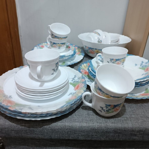 Arcopal dinnerware set new, 6 large plates, 6 soup bowls, 6 dessert bowls, 6 tea cups