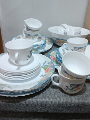 Arcopal dinnerware set new, 6 large plates, 6 soup bowls, 6 dessert bowls, 6 tea cups