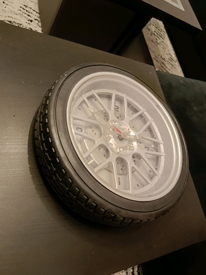 Wall clock wheel used, analog