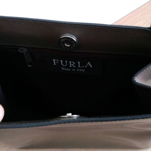 Women's luxury leather shoulder bag Made In Italia like new, taupe and beige