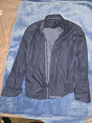 D'Zine Medium Shirt like new, gray and blue