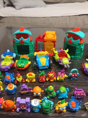 Super Zings set of 52 pieces and vehicles like new