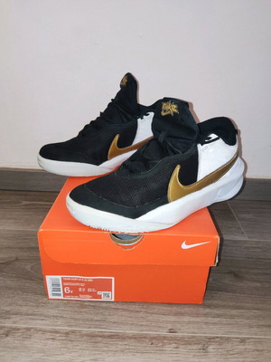 Μπασκετικά παπούτσια Nike Team Hustle D10 (GS) μεταχειρισμένα, νούμερο 38,5