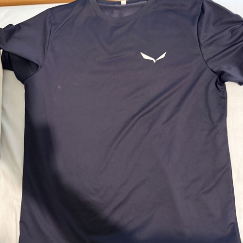 Men's short-sleeve t-shirt blue size Medium new, polyester