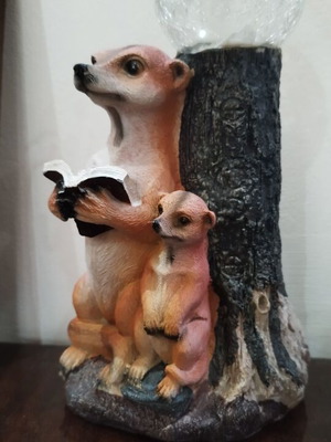 Κηπογλυπτό σουρικάτες με νέα ηλιακή λάμπα