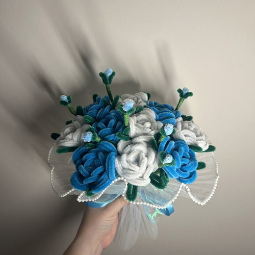 Handmade bouquet with 17 flowers like new