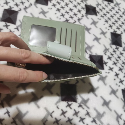 Wallet new, in a very nice color