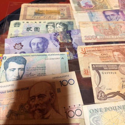 Collectible banknotes used, various countries, pack