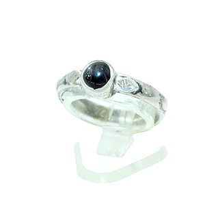Ασημένιο δαχτυλίδι με μαύρη πολύτιμη πέτρα