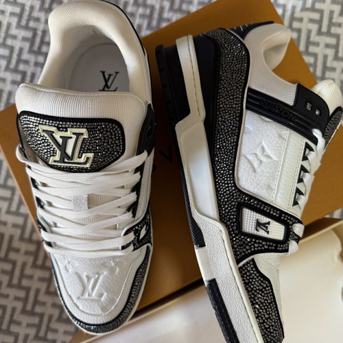Louis Vuitton sneakers size 41 like new black and white