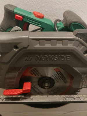 Parkside циркулярен трион 1350W като нов с лазерен водач