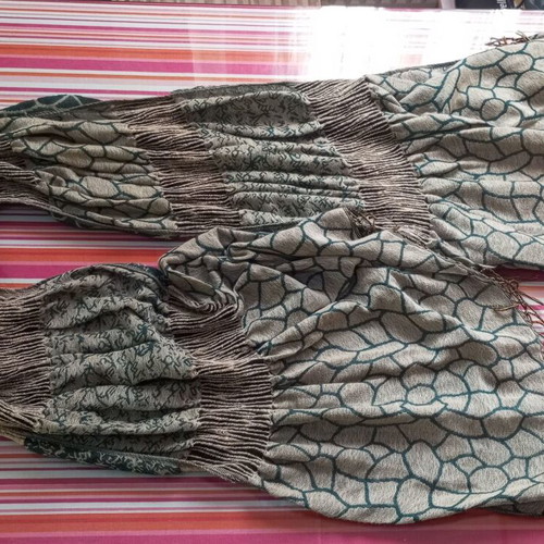 Pashmina new 190 cm with animal print and pleated texture