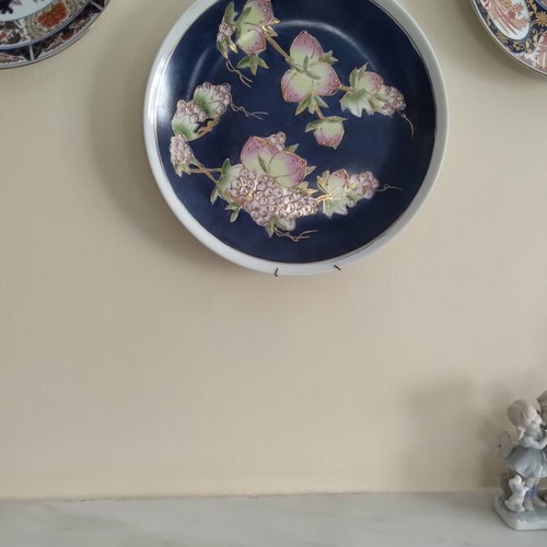 Satsuma porcelain decorative plate, cobalt blue with gold floral details