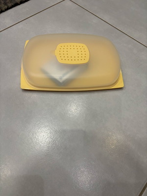 Tupperware low cheese container with filter