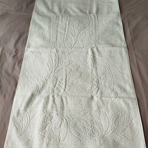 Klotsotiras face towel like new with embossed design