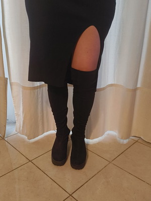 Black women's boots size 37, classic style
