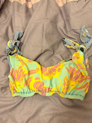 Nidodileda swimsuit top like new, multicolor, size S