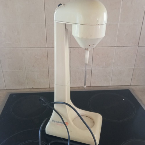 Frappe machine used, missing round metal stirrer