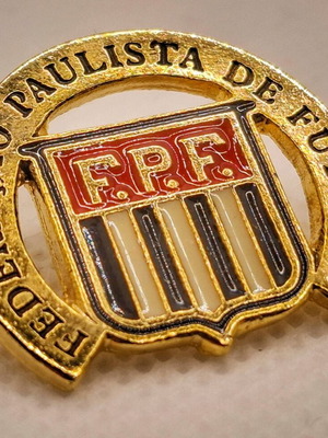 Pin of Federação Paulista de Futebol (FPF) like new, rare collectible
