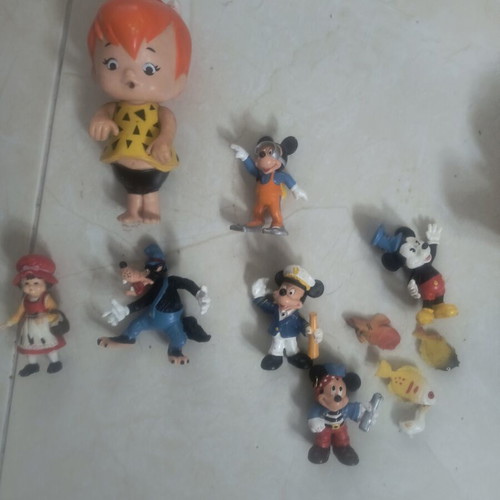 Collectibles used from pawnshop clearance