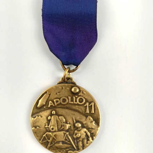 Apollo 11 collectible bronze medal and gold-plated keychain like new