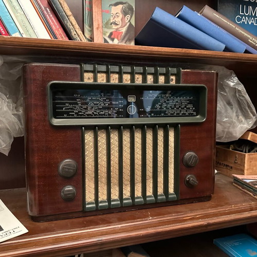 Markoni 7100 radio used, old antique, not working