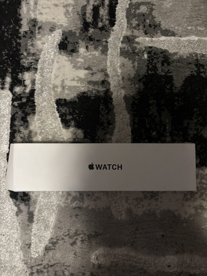 Apple Watch SE 2nd Gen 40mm used with screen damage