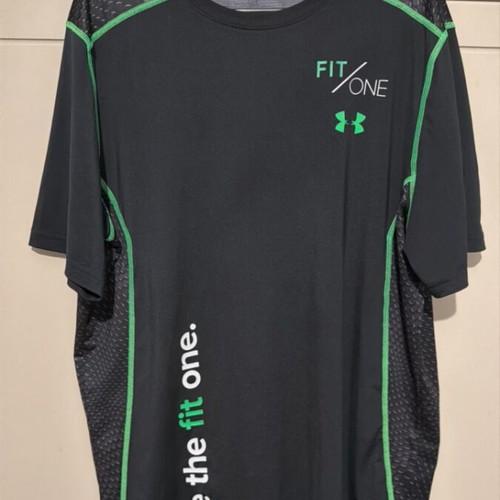 Under Armour athletic shirt like new, size M oversize, black and green