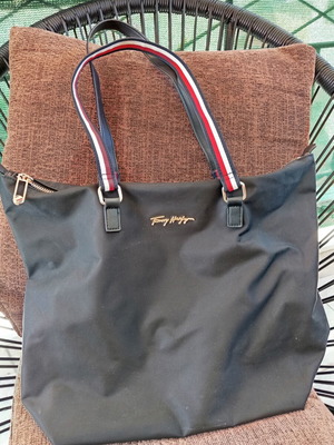 Tommy Hilfiger Shoulder Bag Like New Black