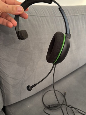 Hyper X gaming headphones with mic mute and 3.5mm jack, like new