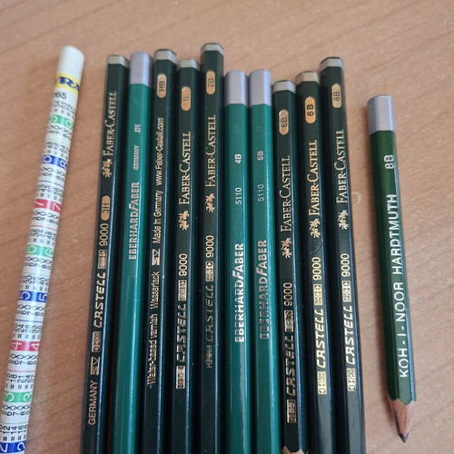 Pencils used mechanical Pilot 0.5 and 0.7 and classic Faber Castel and Eberhard Faber