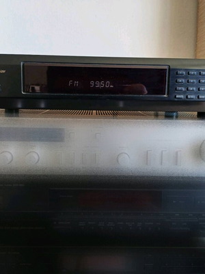 Sony digital radio tuner st-jx661 like new