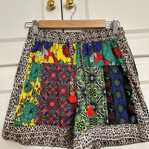 Access fashion printed shorts size M new with velvet bag gift