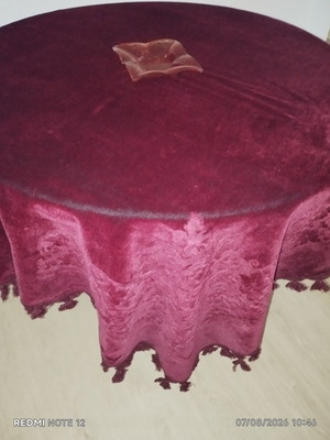 Velvet tablecloth wool deep red, like new, 1.80x1.80 m