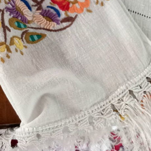 Embroidered table linen set of 2 pieces used