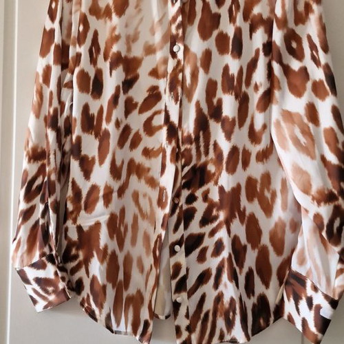 Satin animal print shirt new, size Medium brown/white