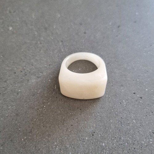 Cream ring with beige swirls new, rectangular size 19mm