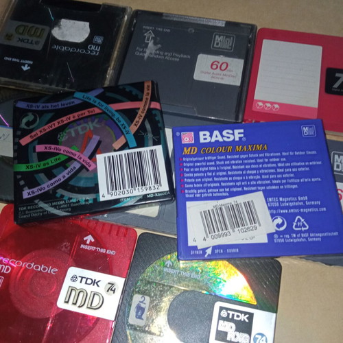 Mini Discs pack of 10, 2 new, 2 with cases, 6 without cases