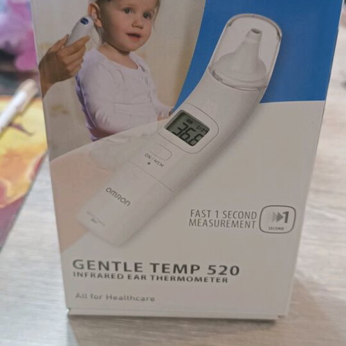Omron Gentle Temp 520 infrared ear thermometer like new with 14 probe covers