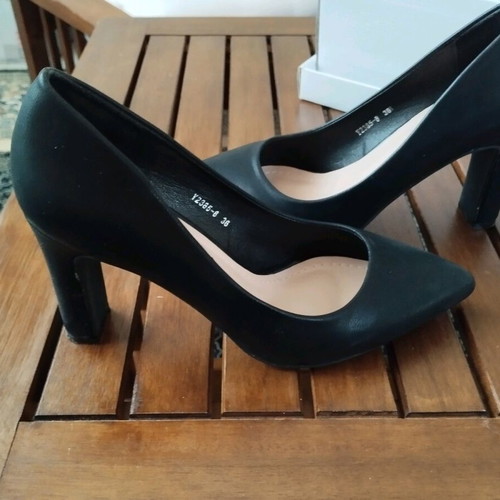 Black pumps new, size 36
