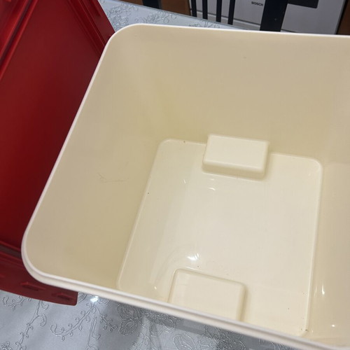 Tupperware plastic container new