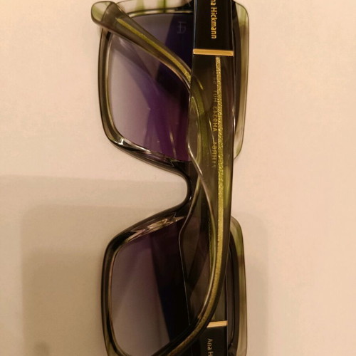 Ana Hickmann sunglasses used with gradient grey lens and green acetate frame