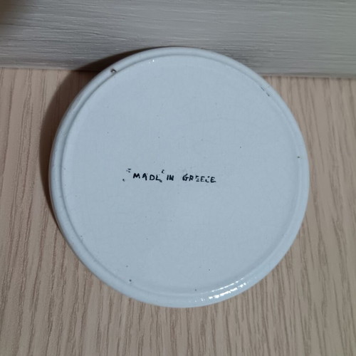 Ceramic coaster with royal emblem like new, diameter 8.5 cm