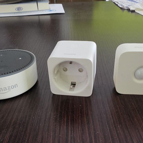 Alexa Echo Dot 2nd Gen with Philips Hue smart plug and motion sensor