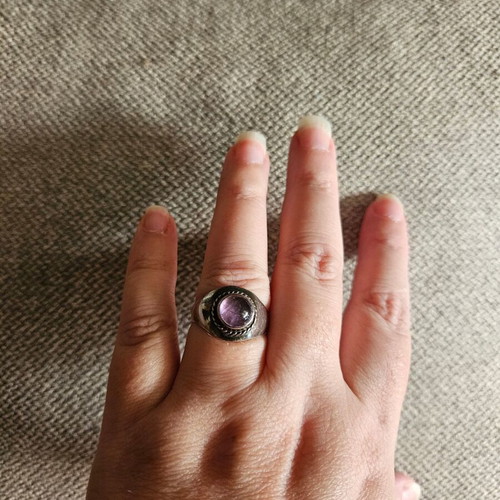 Vintage ring with amethyst like new