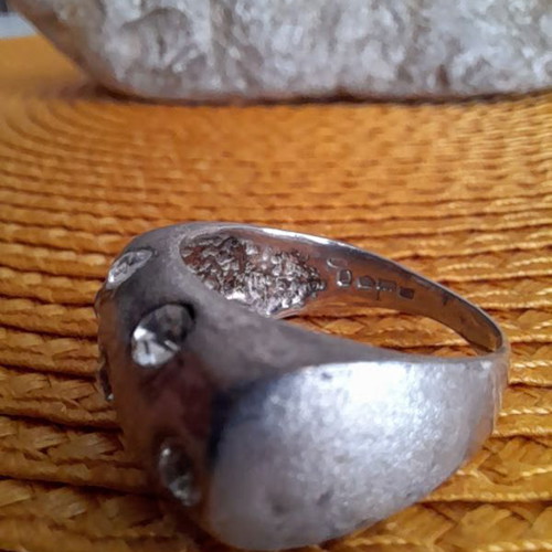 Silver 925 ring with zircons like new, size 9